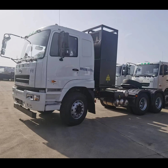CAMC M5 日款6×4电动牵引车